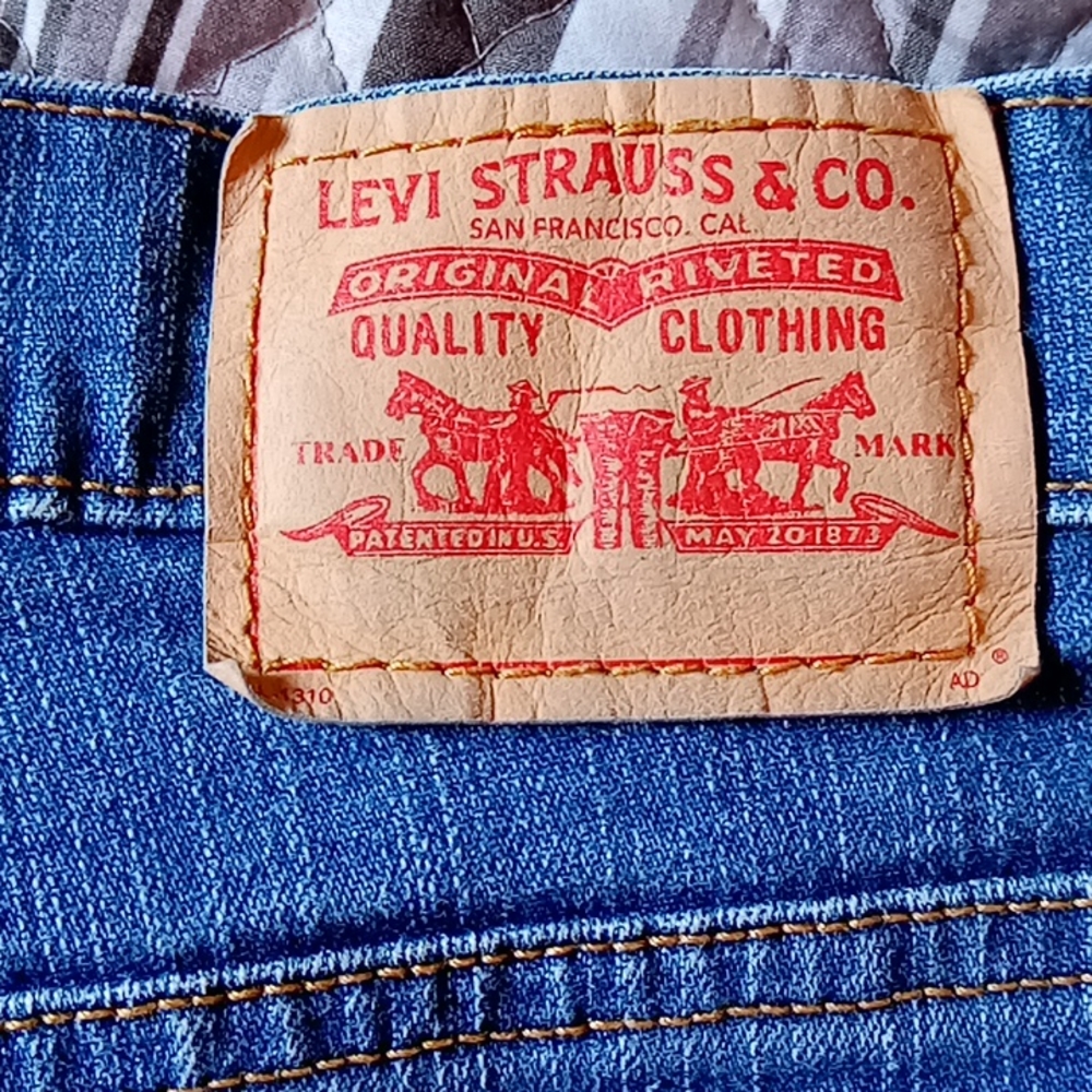 Levi's 550 Relaxed Fit Bootcut Jeans EUC - Picture 9 of 9